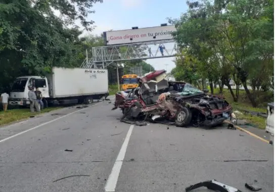 Tres muertos en carretera a Comalapa