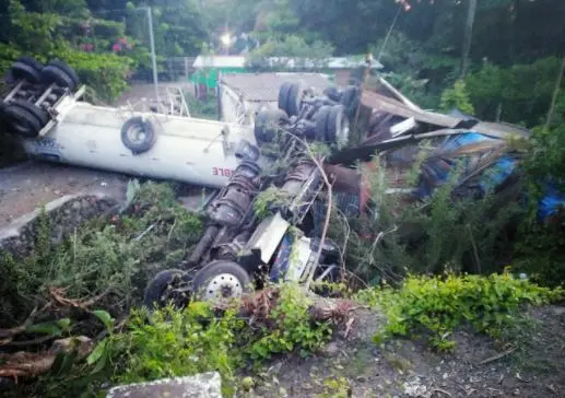 Accidente en puente de Acajutla