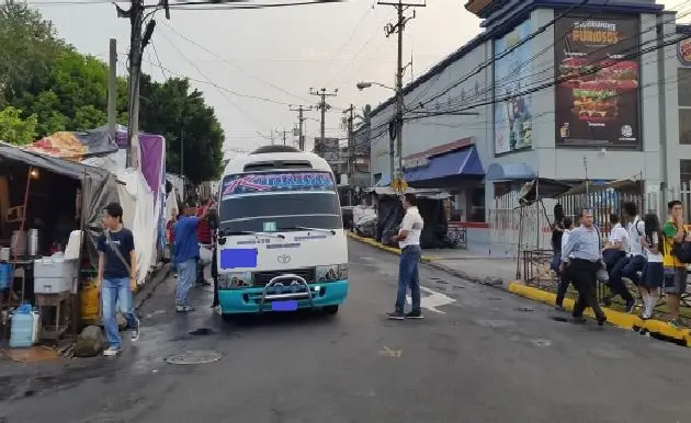 Microbús en Soyapango