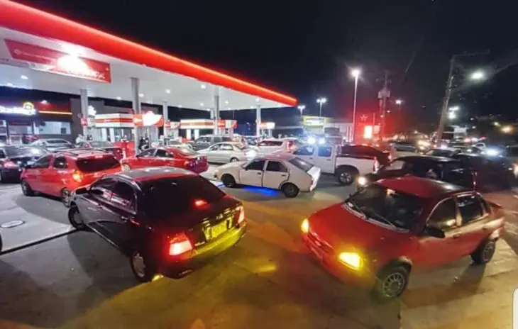 Gasolinera abarrotada