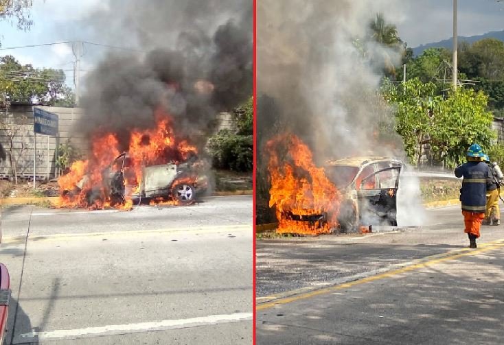 Camioneta quemada en Tecla