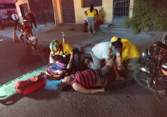 Motociclista atropella a dos mujeres