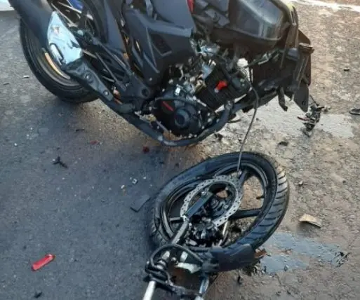 Policía muerto en moto