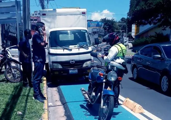 Estacionado en Ciclovía