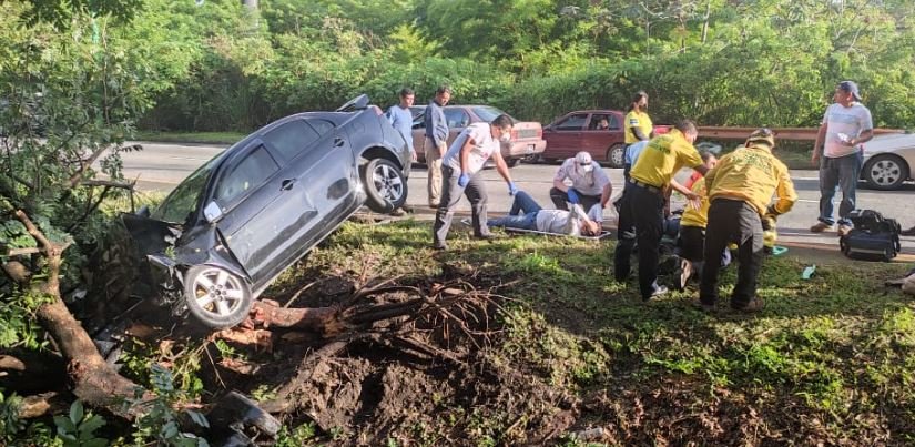Tres mujeres heridas en accidente en Comalapa