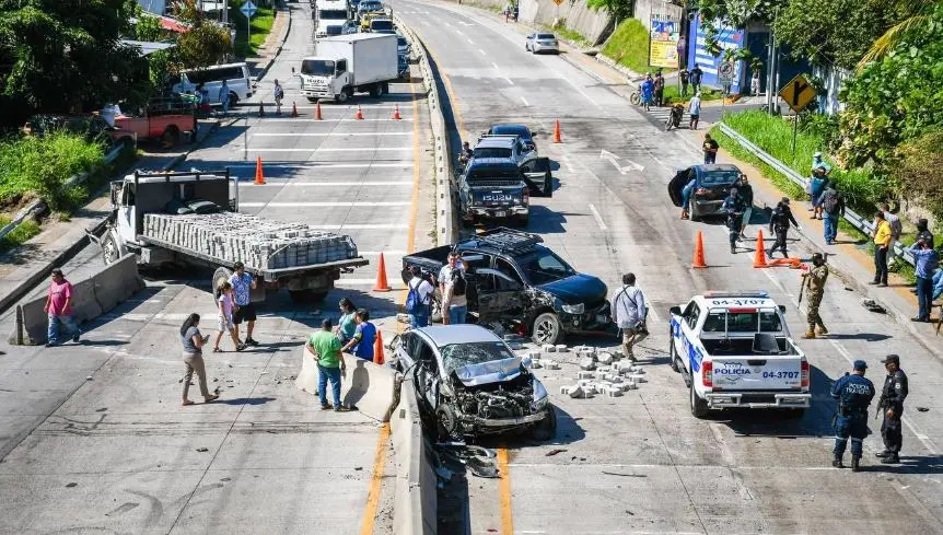 Accidente con ocho vehículos involucrados