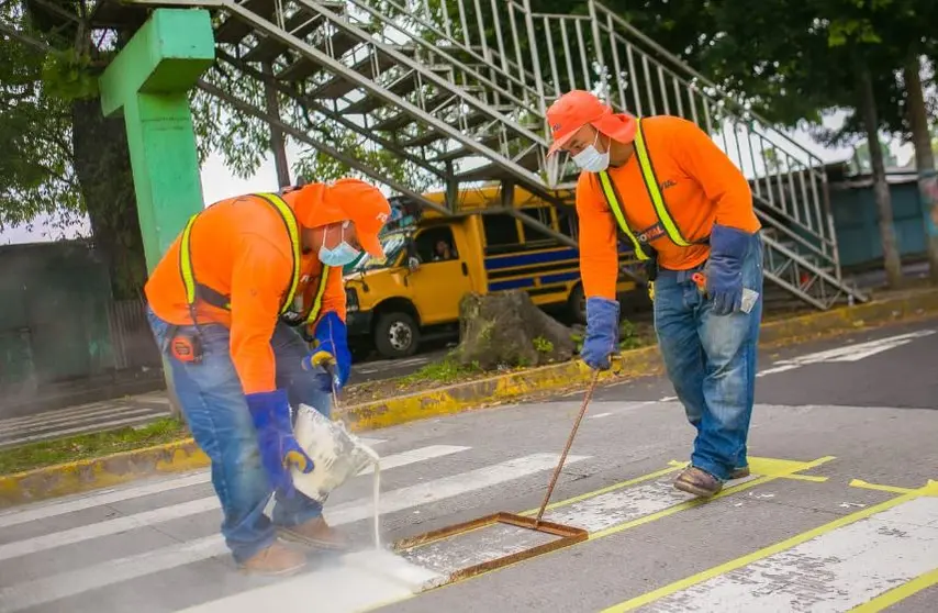 Trabajos de señalización en Santa Tecla