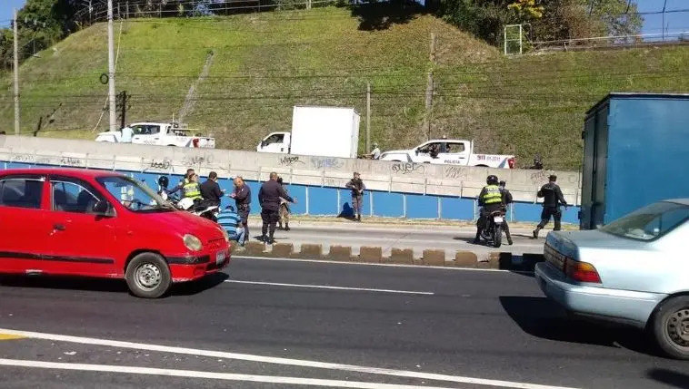 Hombre se lanza desde Molsa