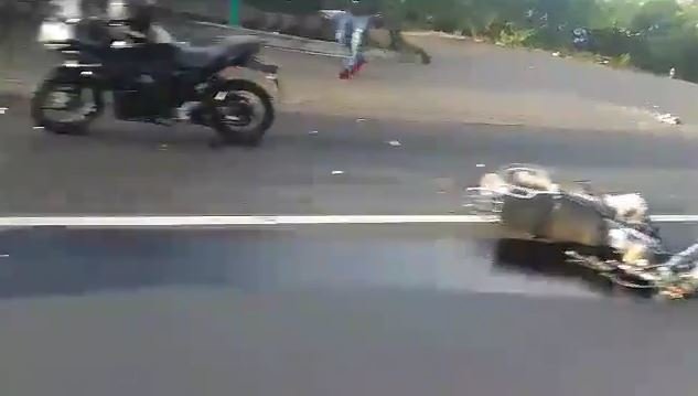 Dos motociclitas muertos en Apaste