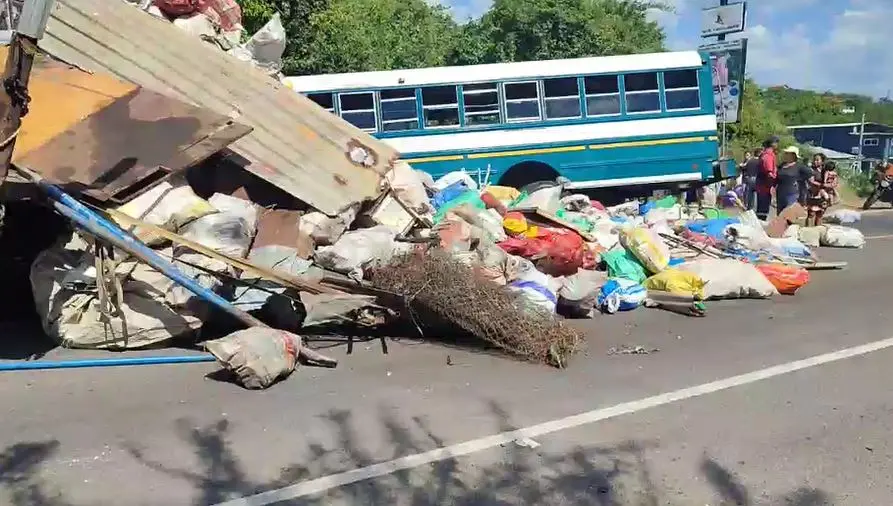 Un muerto y 17 heridos