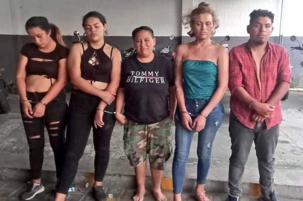 Cinco detenidos en un bar de San Salvador