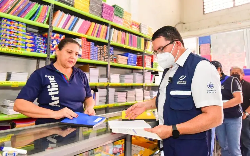 Verifican precios en librerias