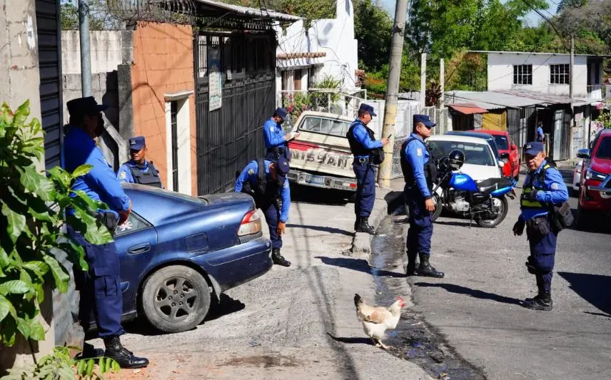 Liberan aceras en Los Planes