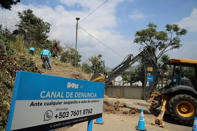 DOM CONSTRUYE MURO BRISAS DEL SUR SOYAPANGO 1