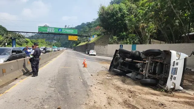 Pipa camión cisterna combustible