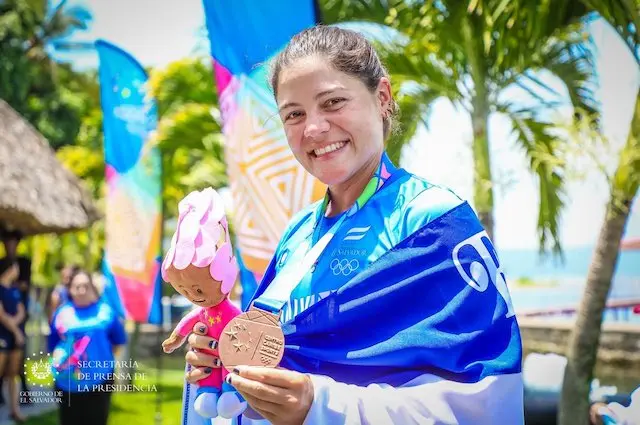 Adriana Escobar Bronce Remo COSSAN 2023