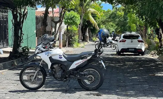 Fallecido dentro de un vehículo en colonia El Molino, San Miguel