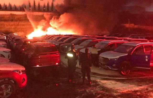 Incendio de carros en Apopa