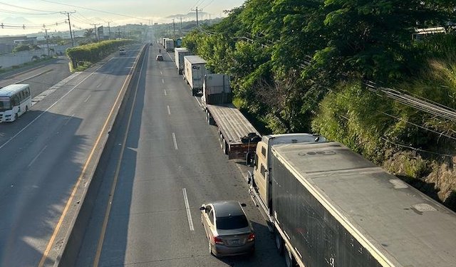 Restricción transporte carga pesada camiones VMT