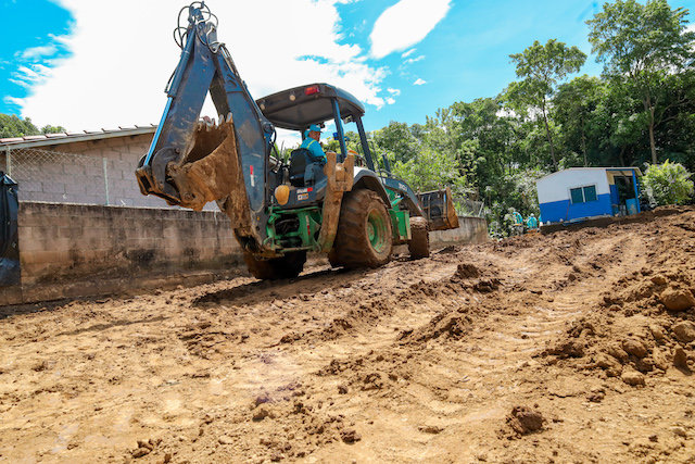 Avance de las obras de construcción del Centro Escolar cantón El Roble, Ahuachapán