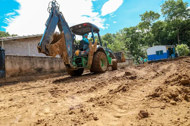Avance de las obras de construcción del Centro Escolar cantón El Roble, Ahuachapán