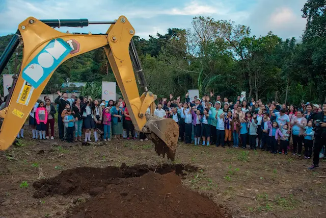 Inicio de la construcción de la Escuela de Educación Parvularia y el Centro Escolar General Francisco Menéndez del municipio de Apaneca, Ahuachapán