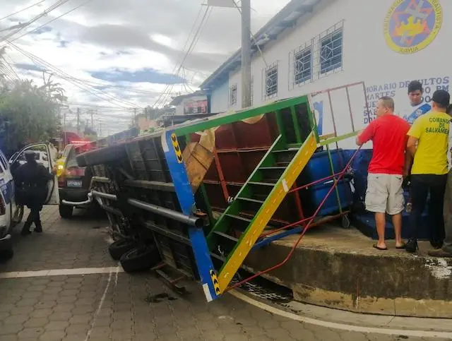 Conga bus Juayúa accidente