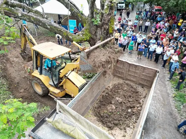 inicio mejoramiento de 2.5 km de calle en cantón Guajiniquil, Lislique, La Unión