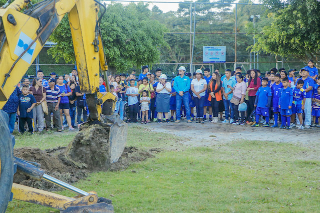 DOM inicia remodelación de centro deportivo de Santiago Texacuangos