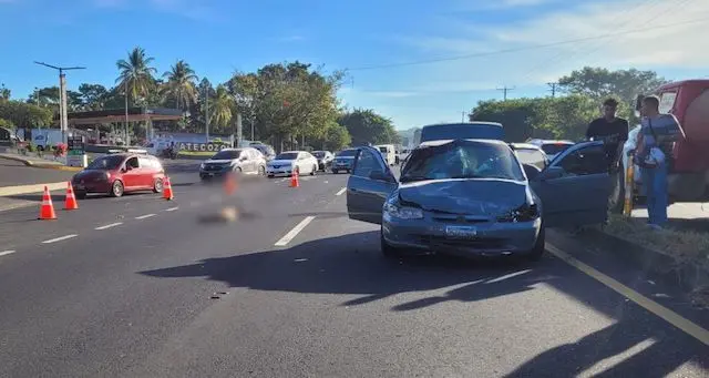 Atropellan a peatón en desvío a Atecozol Sonsonate 15-12-2023