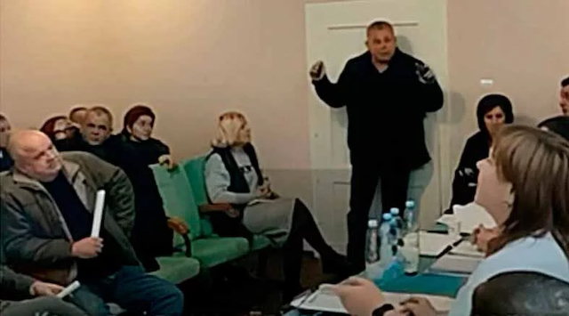 Serguí Batrin concejal ucraniano granadas copia