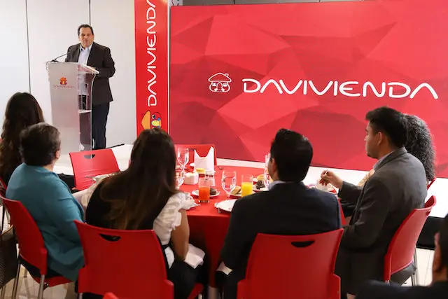 Ingeniero Gerardo Siman, Presidente Ejecutivo de Banco Davivienda, durante el desayuno informativo Kick-Off del Banco Davivienda y Universidades 2030 en el Centro Financiero en San Salvador, el 13 de febrero de 2023. Al evento fue invitada Birgit Gerstenberg, Coordinadora Residente de las Naciones Unidas en El Salvador y Belice.
Foto Banco Davivienda/ Salvador Melendez