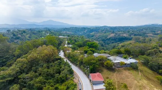 Renuevan calle en cantón Cocobano, San rafael Cedros