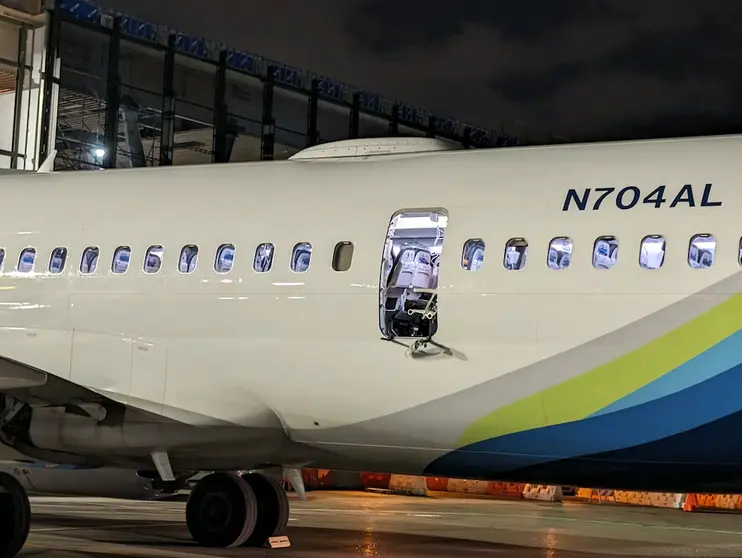 Avión de Alaska Airlines ventana rota