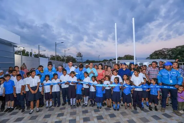 Entregan Centro Escolar Los Almendros en Acajultla, Sonsonate