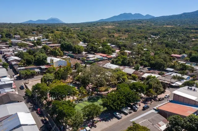 DOM renueva calles urbanas de Mercedes Umaña 1