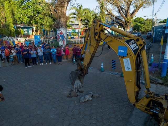Inician reconstrucción de 2.5 km de calles en San Dionisio, Usulután