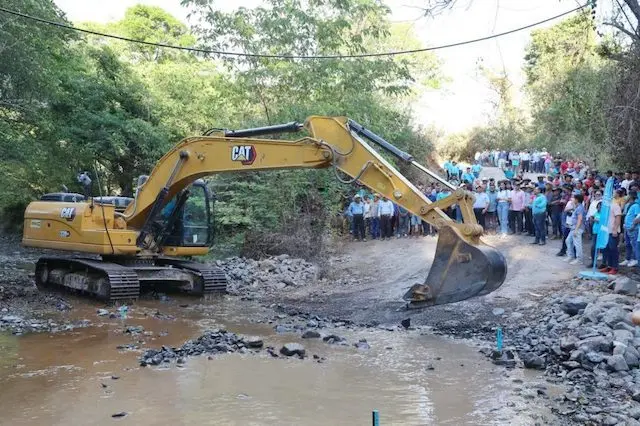 Inician construcción de 7.9 km de calles en Poloros, La Unión 1