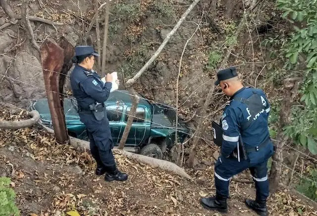 Fallece mujer que iba en cama de pick up 08-02-2024