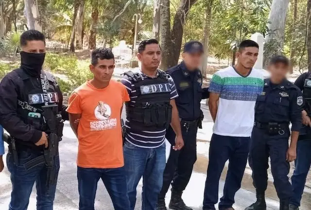 Francisco Antonio Amaya Pineda, alias Slow, y Víctor Manuel Echeverría Leiva, alias Dulcero, Barrio 18, borraban tatuajes en Honduras, agrupaciones ilícitas