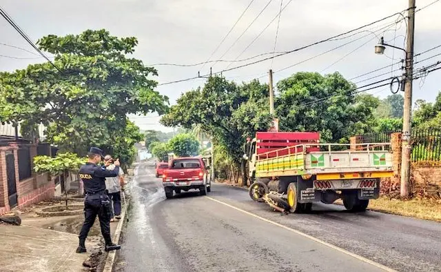 Motociclista fallecido tras chocar contra parte trasera de camión 05-04-2024