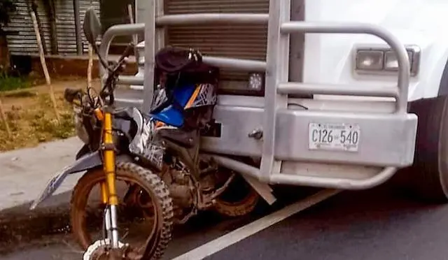 Dos fallecidos en motocicleta arrollados por un camión cisterna 15-04-2024