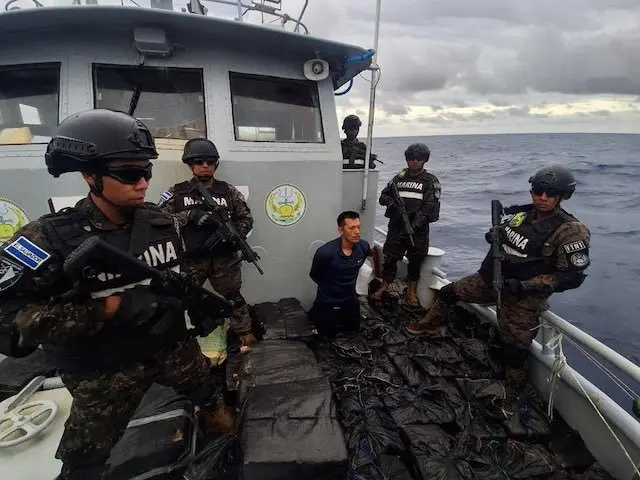 Marina Nacional cocaína 1.4 toneladas $35 millones dos ecuatorianos