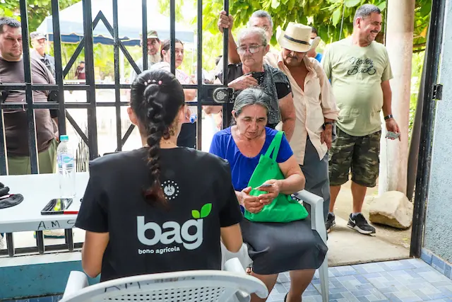 Entrega Bono Agrícola mujeres Chalatenango