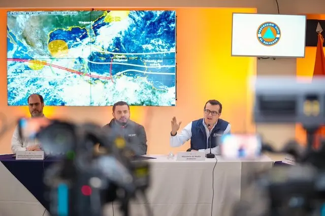 Ministro de Medio Ambiente Fernando López