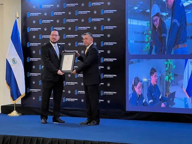 Entregan certificación ISO a Constructora El Salvador-