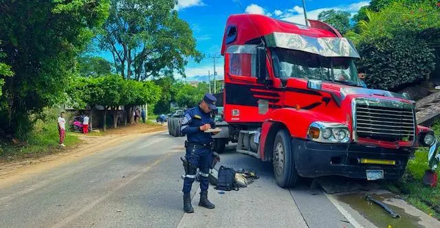 Choque rastras peatón fallecido 22-10-2024