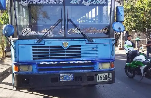 Dos mujeres madre e hija fallecidas en Apopa atropelladas por autobús ruta 109 27-01-2025
