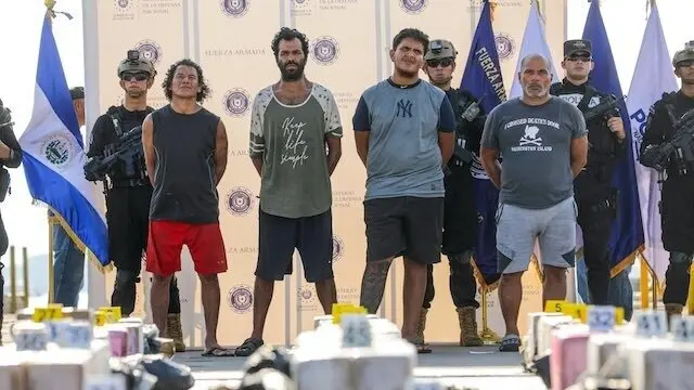 Detenidos incautación droga alta mar