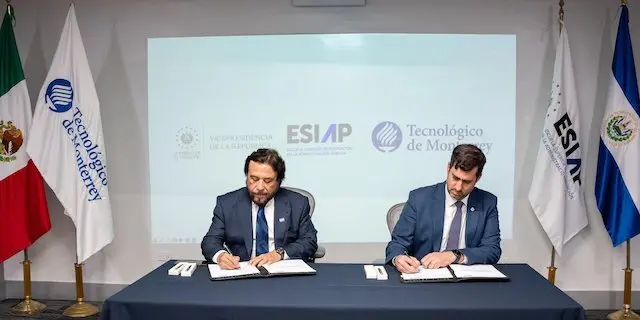 Félix Ulloa becas TEC
